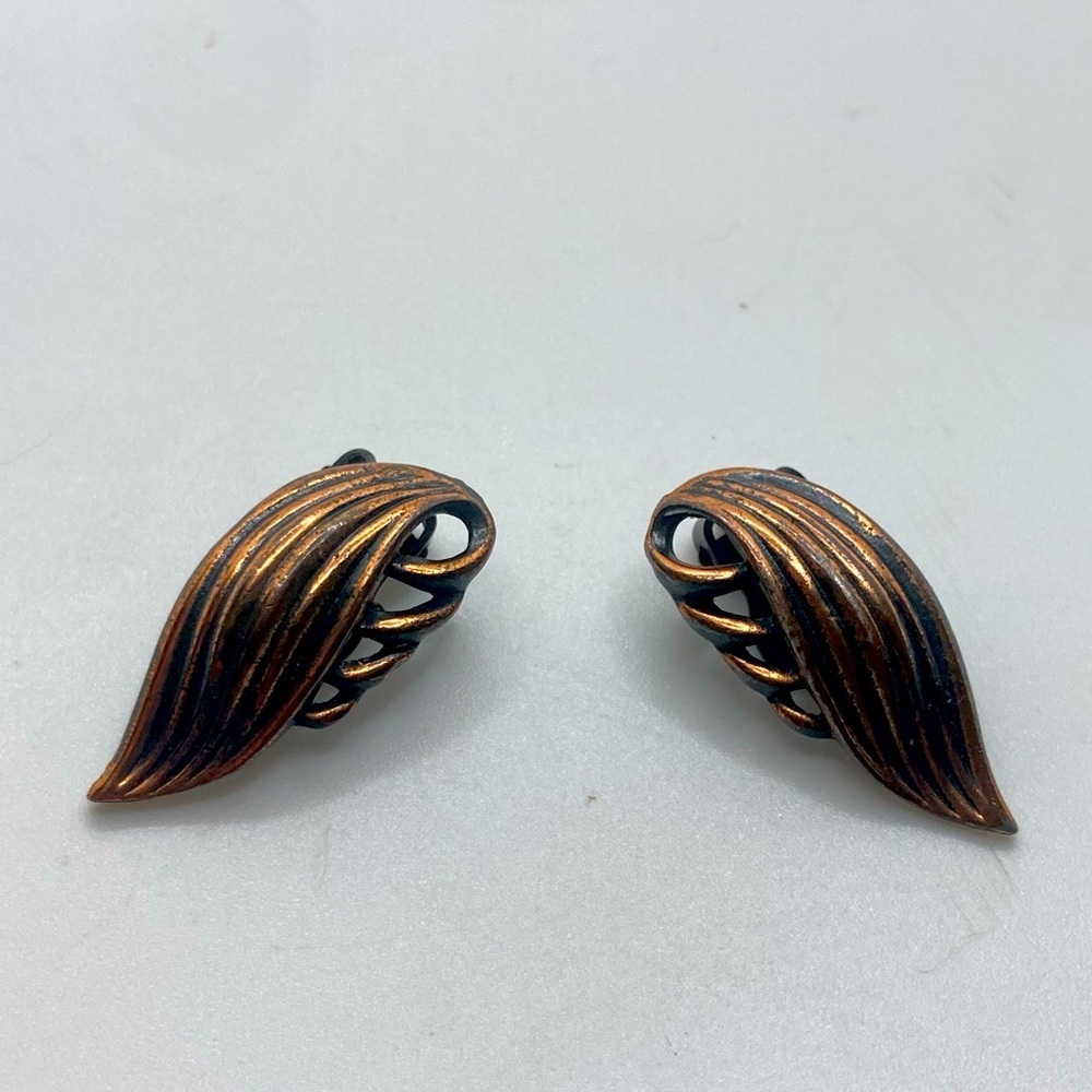 Vtg 70s Copper Metal Clip On Earrings Art Deco Style / 1.2”